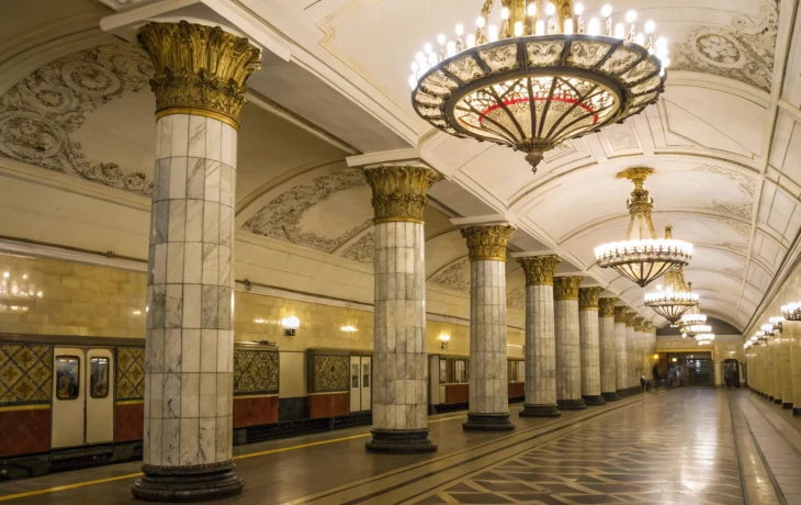 Метро Петербурга изменит режим 9 мая