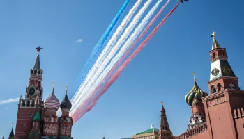 Фигура &laquo;Кубинский бриллиант&raquo; украсила небо Москвы на Параде Победы 9 мая