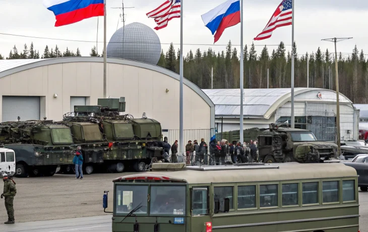 Российских журналистов на встречу Путина и Трампа привезли армейские автобусы